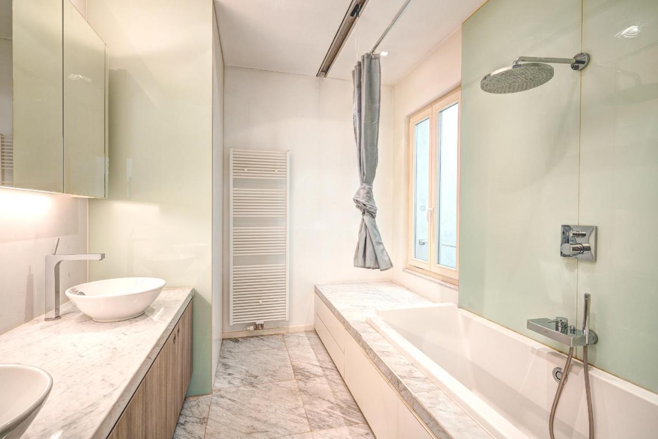 Three Bedroom Marble Apartment In The Heart Of Anversa Esterno foto