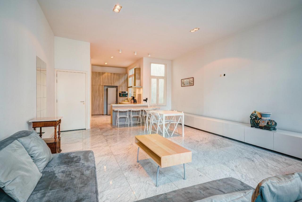 Three Bedroom Marble Apartment In The Heart Of Anversa Esterno foto